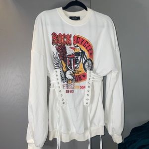 Akira sweater